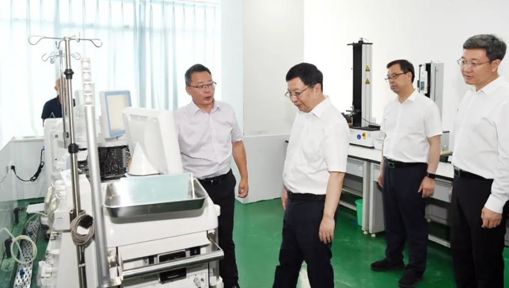 重庆市委副书记、市长胡衡华莅临asiagame公司调研